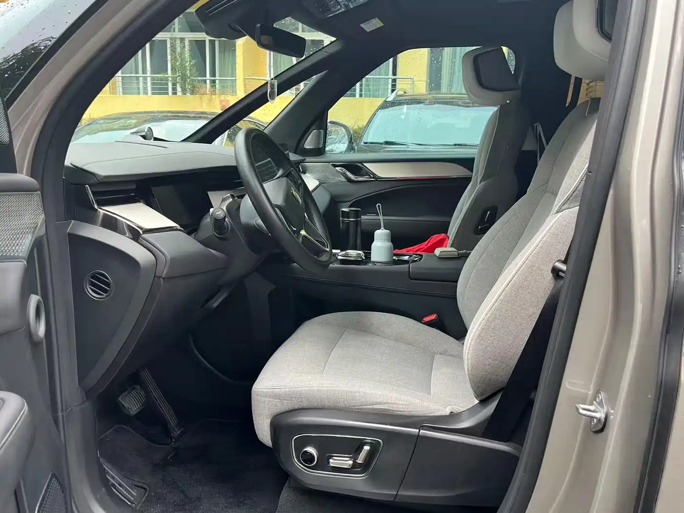 Volvo EM90 2024 2025 Ultra Six-Seater
