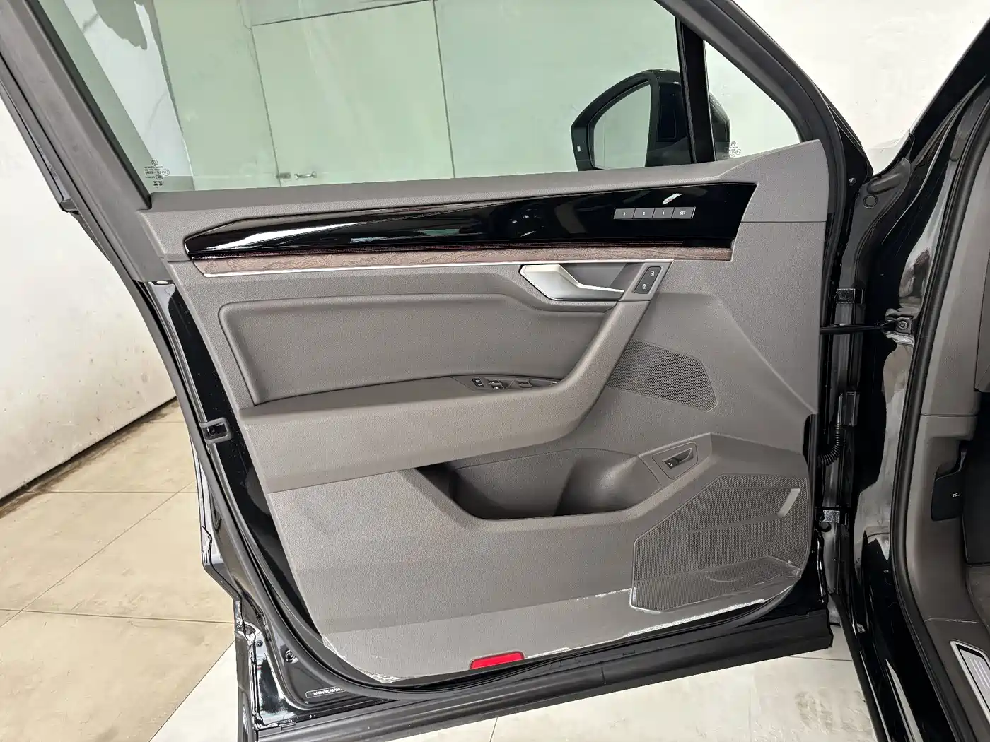 Volkswagen Touareg 2025 2023 3.0TSI R-Line Classic Sports Package
