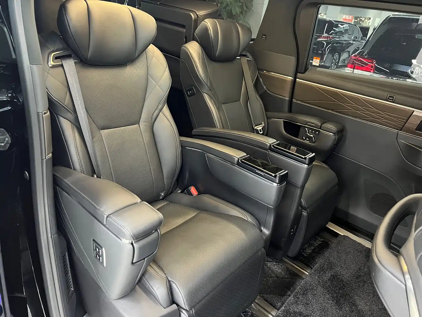 Toyota Alphard 2024 Hybrid 2.5L Prestige Edition фото 13