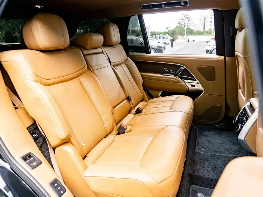 Land Rover Range Rover 2024 3.0 L6 400PS Golden Age Extended 7-Seater фото 24