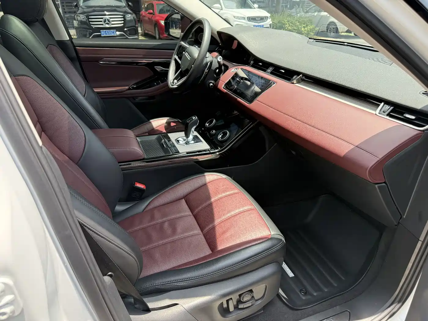 Land Rover Range Rover Evoque 2022 Range Rover Evoque L 249PS R-Dynamic HSE Luxury Edition фото 18