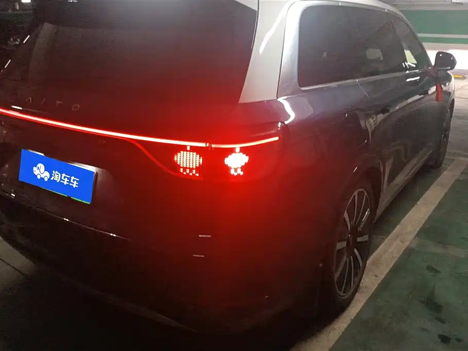 AITO Wenjie AITO M9 2024 Range Extender Max Edition 42kWh 6-seater фото 3
