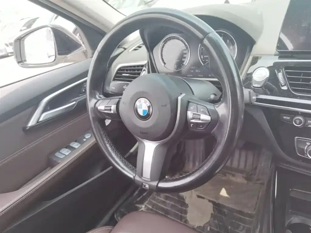 BMW 1 Series 2022 120i M Sport Shadow Edition фото 11