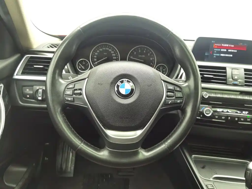 Photo 11 - BMW 3 Series