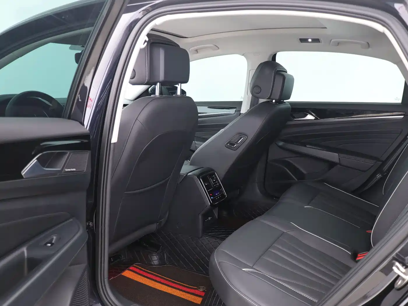Volkswagen Passat 2024 380TSI Dragon Soaring Edition фото 15