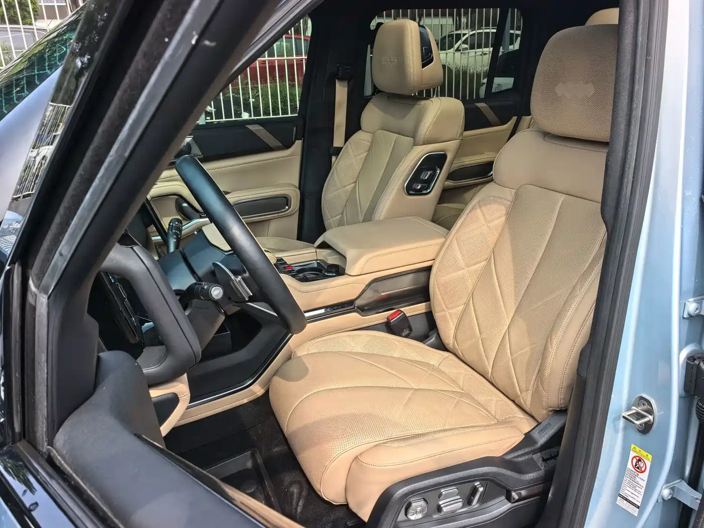 Fang Cheng Bao Leopard 8 2024 2025 Zhiyong Flagship 6-Seater