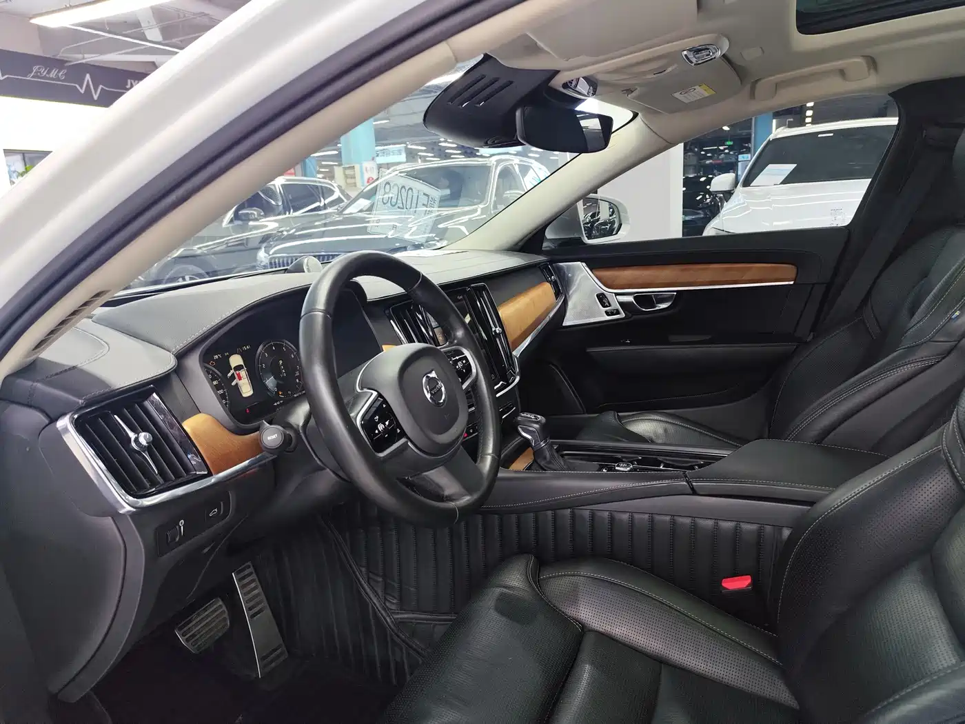 Фото 4 - Volvo S90