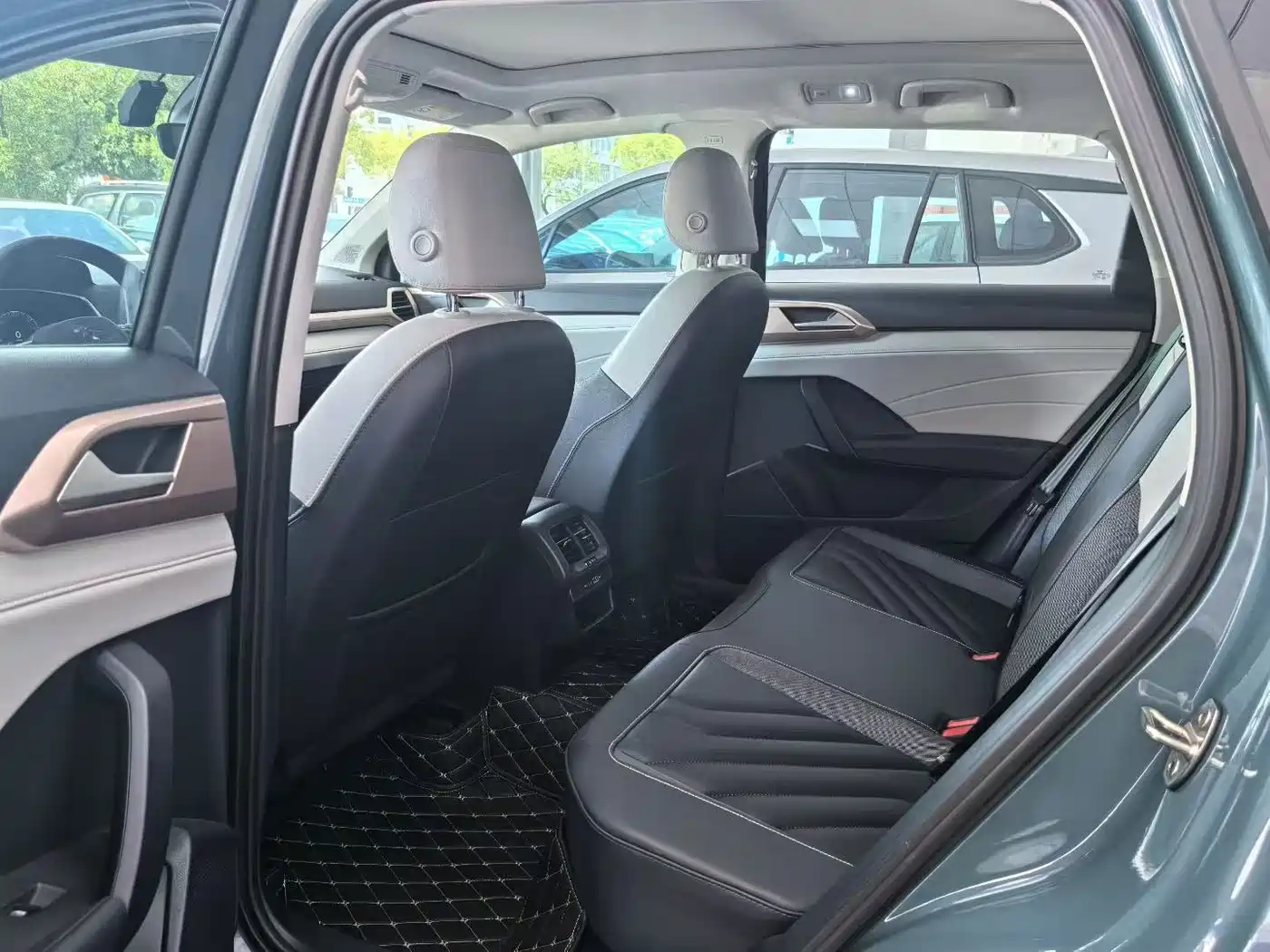 Volkswagen Tharu 2023 300TSI 2WD Full Moon Edition фото 6