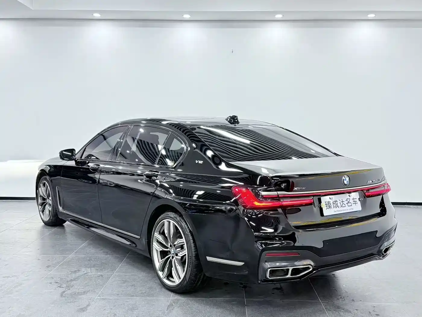 BMW 7 Series 2017 M760Li xDrive фото 4