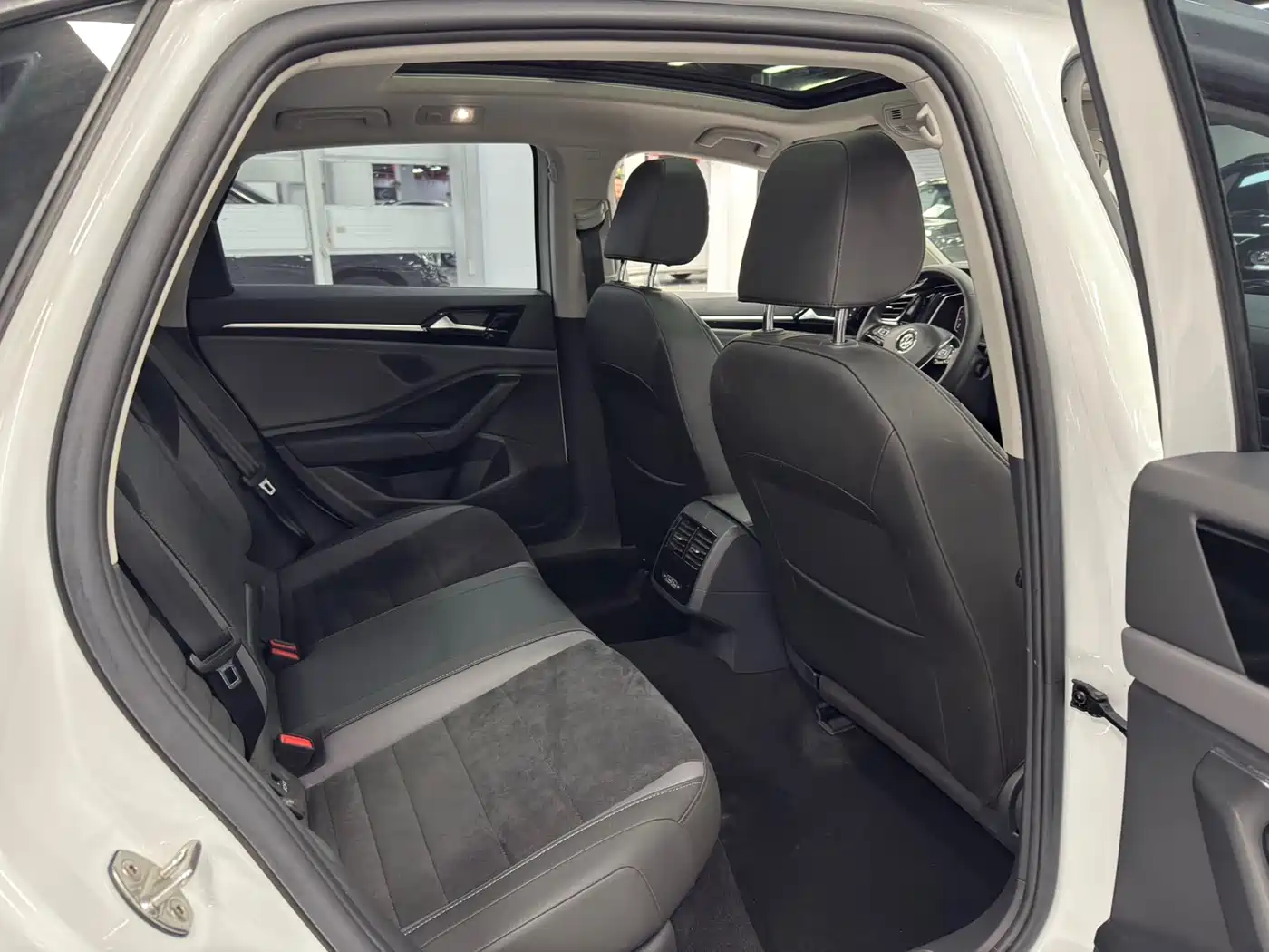 Volkswagen Sagitar 2022 280TSI DSG Excellence Edition фото 11