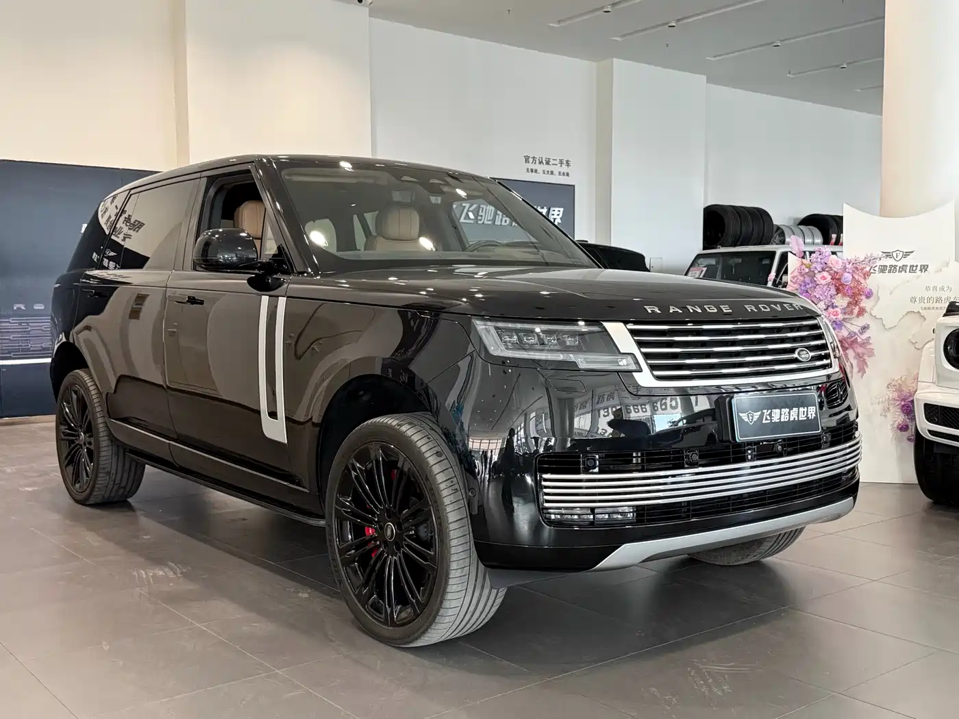 Land Rover Range Rover 2025 3.0 L6 400PS Flourishing Era Extended Wheelbase фото 3