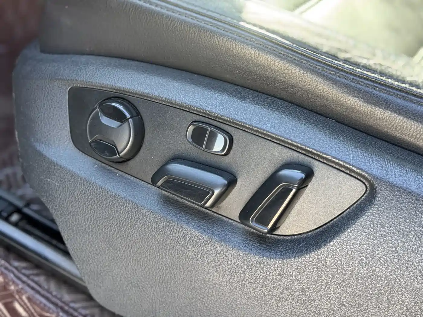 Volkswagen Touareg 2011 3.0TSI Standard фото 19