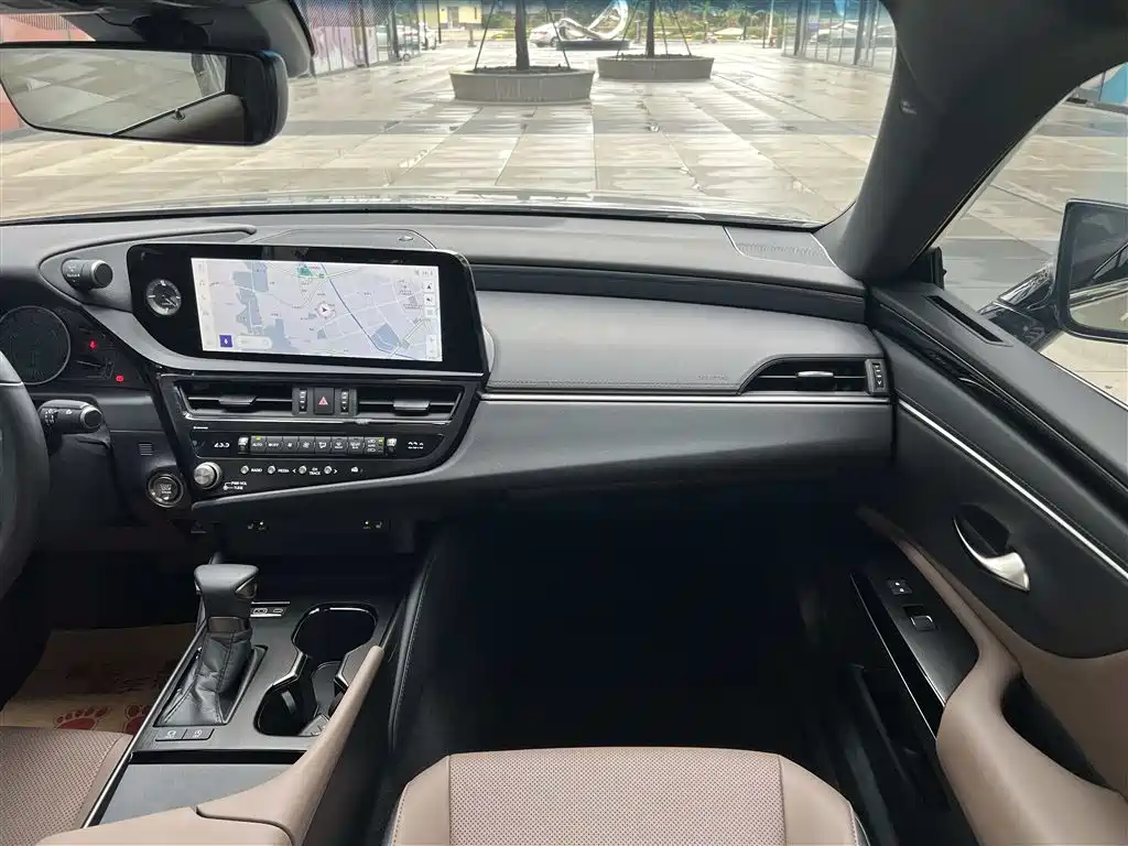 Lexus ES 2023 200 Excellence Edition фото 32