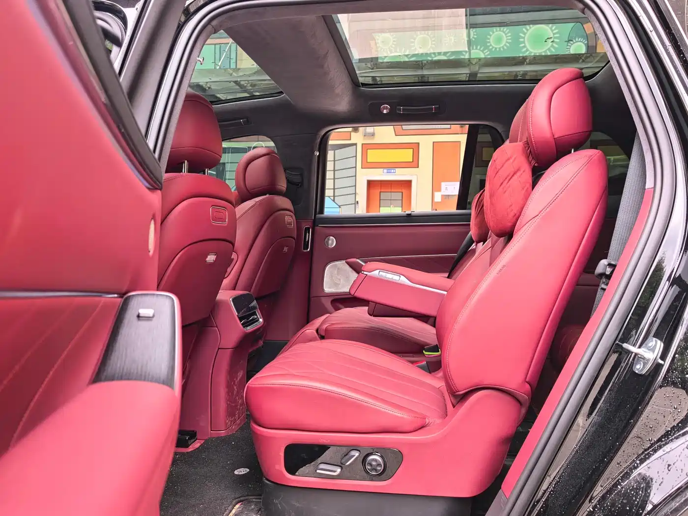 AITO Wenjie AITO M8 2025 Model Extended Range Max+ Edition 53.4kWh 6-Seater фото 15