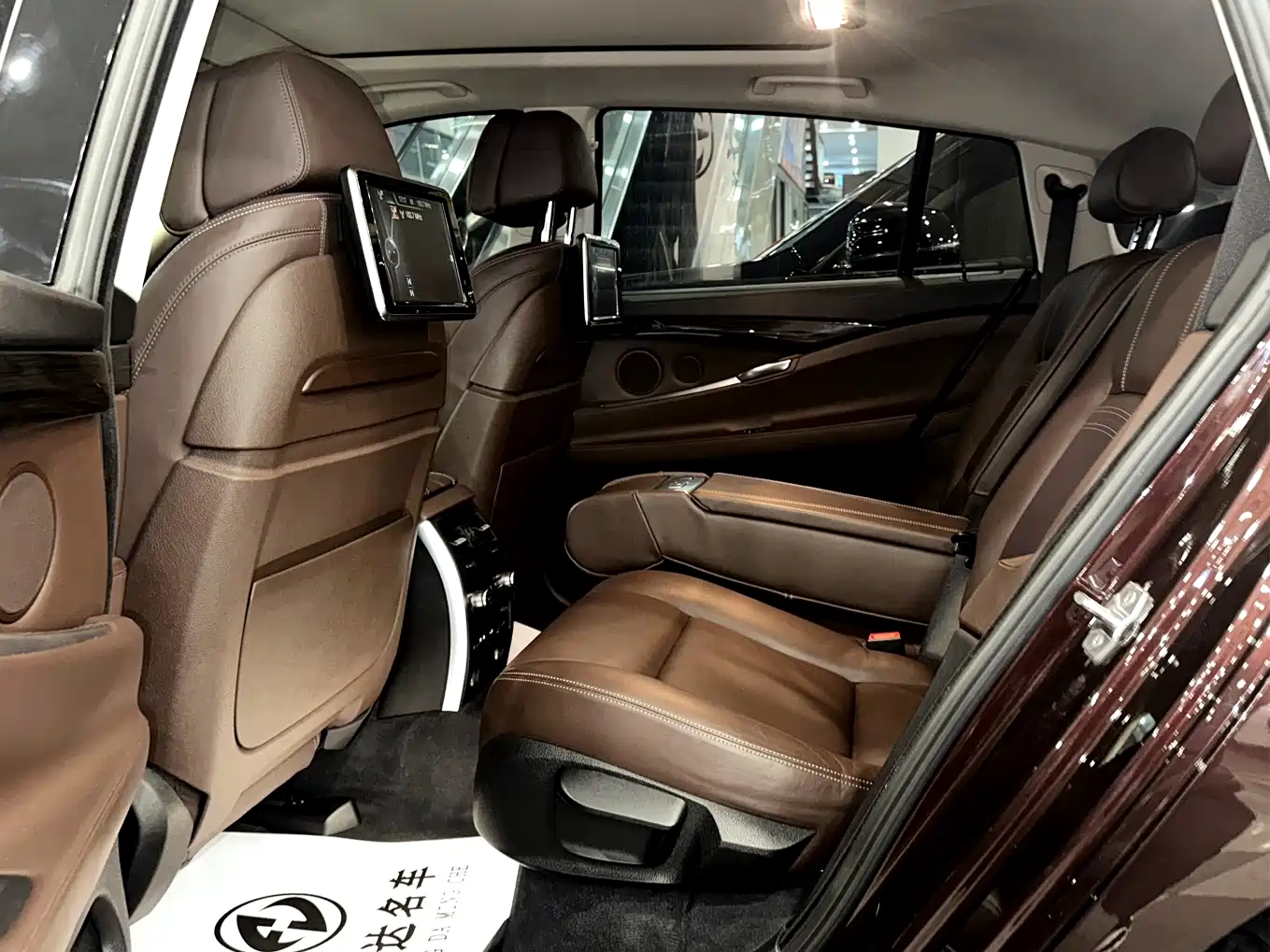 BMW 5 Series GT 2014 535i Luxury фото 8