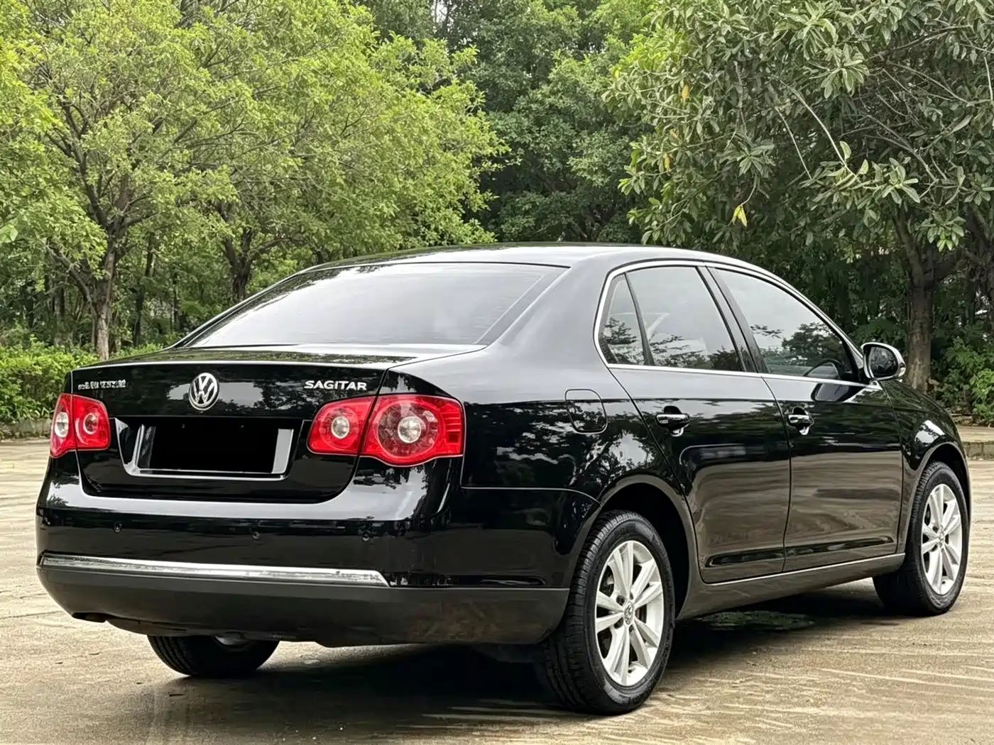 Volkswagen Sagitar 2011 1.6L Auto Comfort фото 7