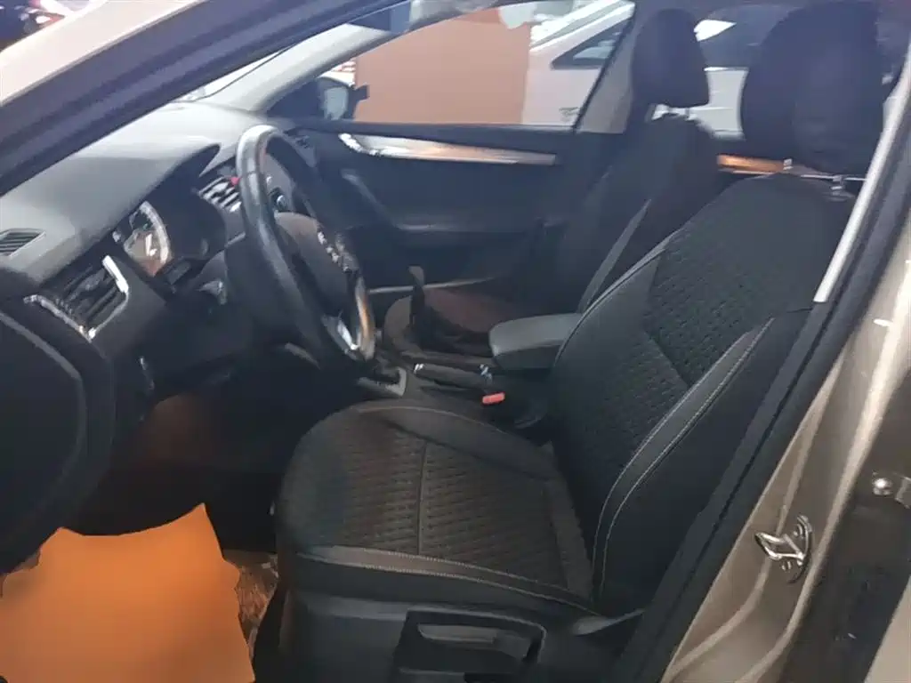 Škoda Octavia 2019 TSI280 DSG Smart Drive Luxury Edition China VI фото 15