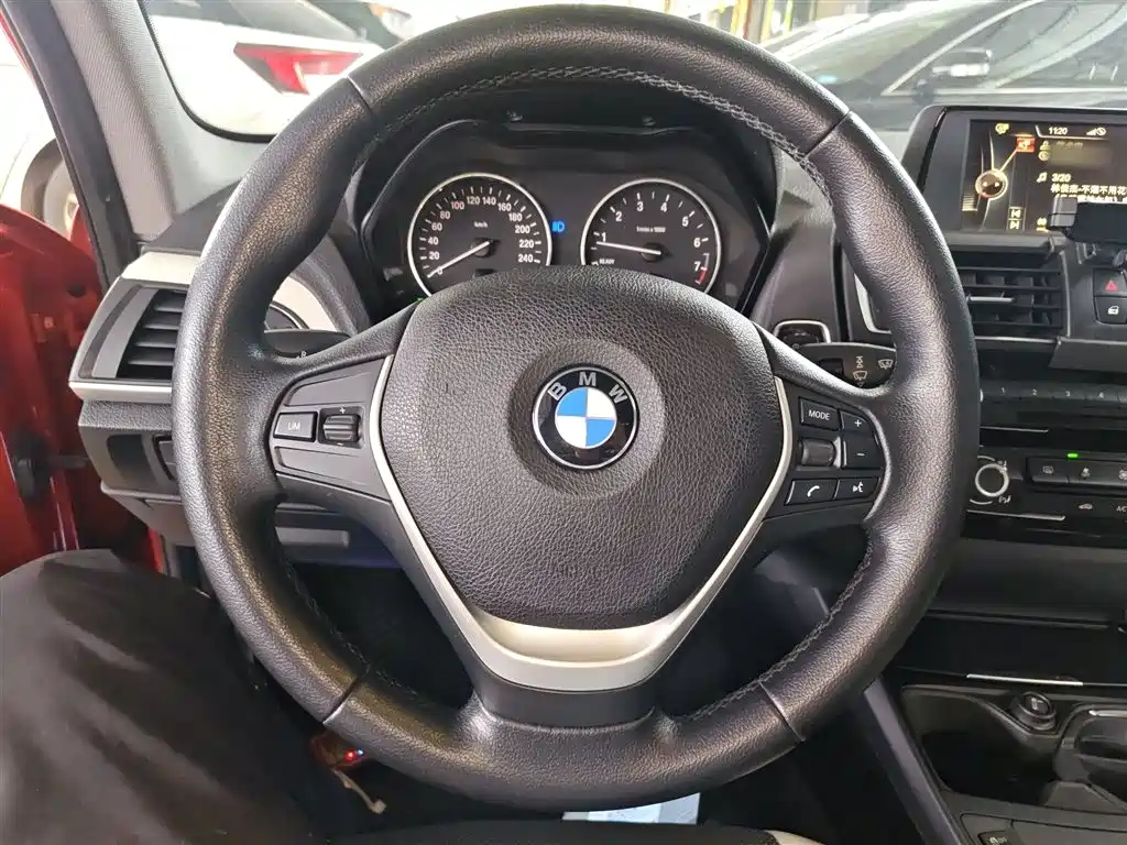 BMW 1 Series (Import) 2015 118i Urban Design Package фото 7