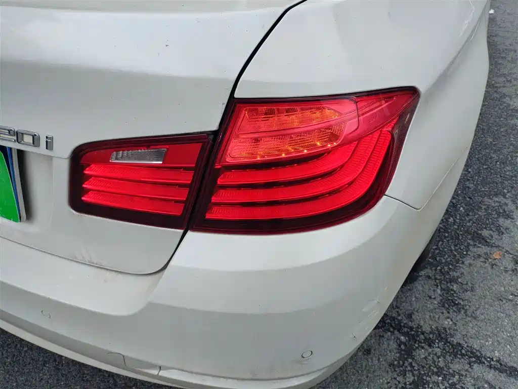 BMW 5 Series (Import) 2014 520i Classic фото 24