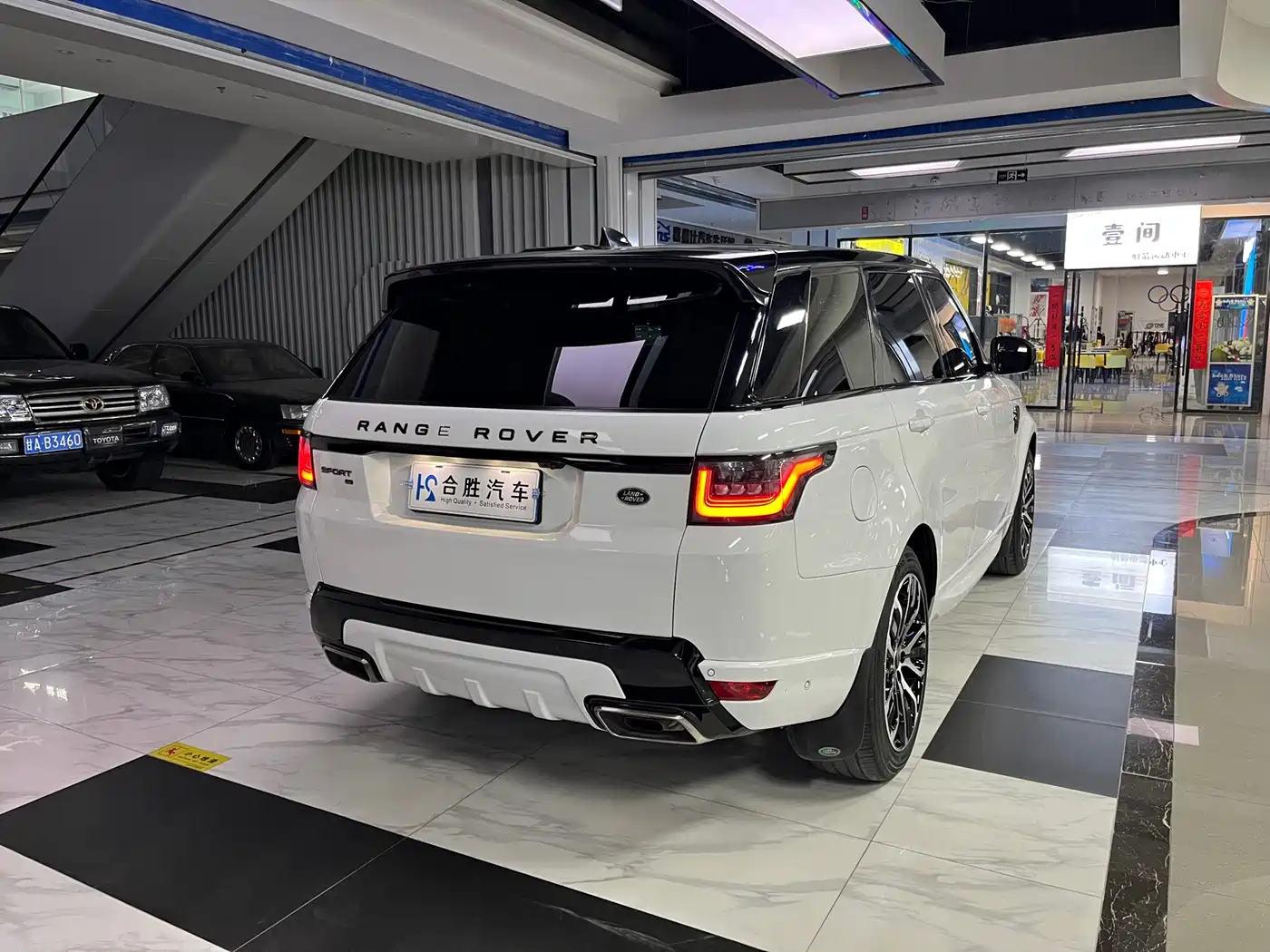Land Rover Range Rover Sport 2021 3.0 L6 Gloss Black Edition фото 9