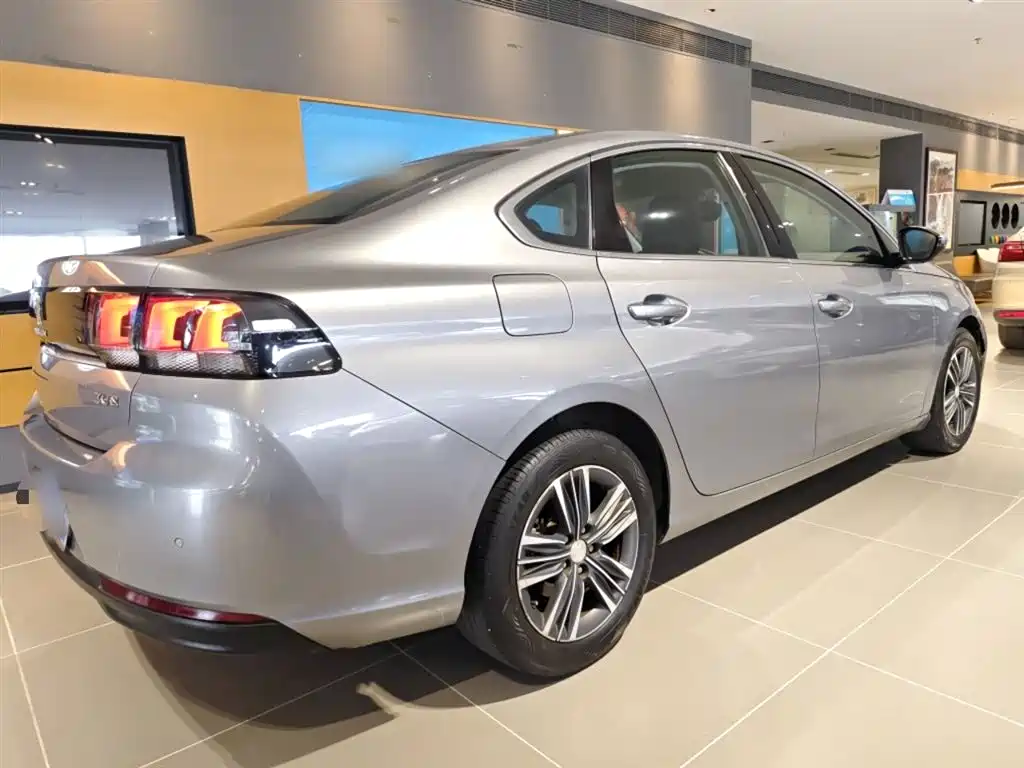 Peugeot 308 2016 1.6L Automatic Luxury фото 5
