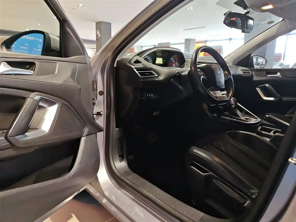 Peugeot 308 2016 1.6L Automatic Luxury фото 12