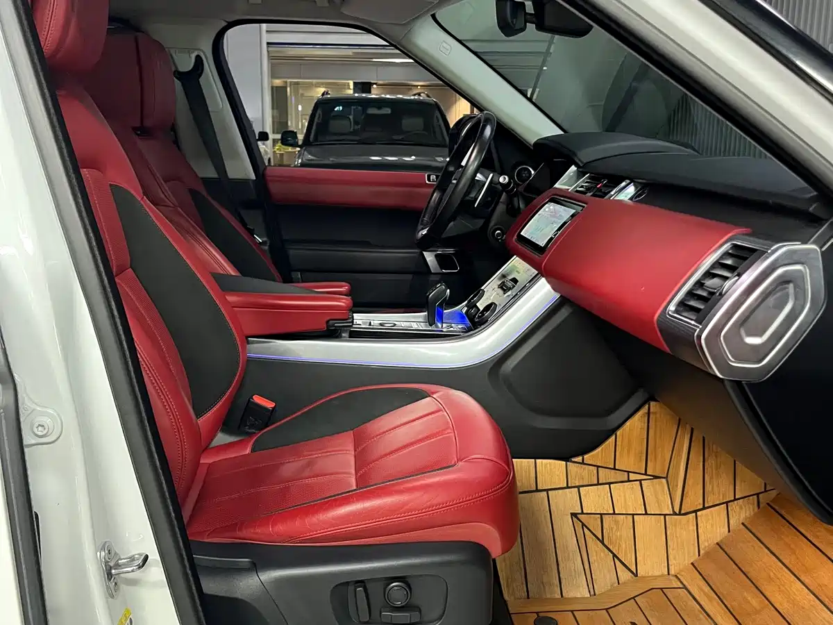 Land Rover Range Rover Sport 2021 3.0 L6 Gloss Black Edition фото 17