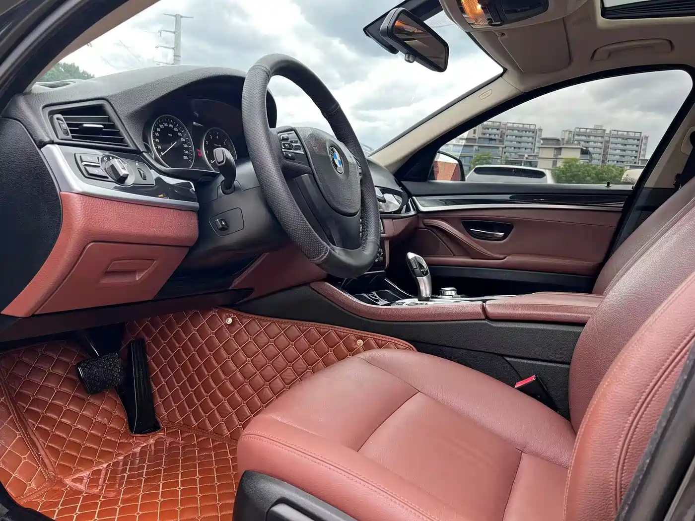BMW 5 Series 2014 520Li Elegance фото 9