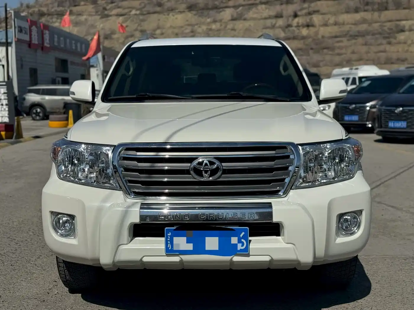 Toyota Land Cruiser (Import) 2015 4.0L V6 Middle East Low Configuration Edition фото 2