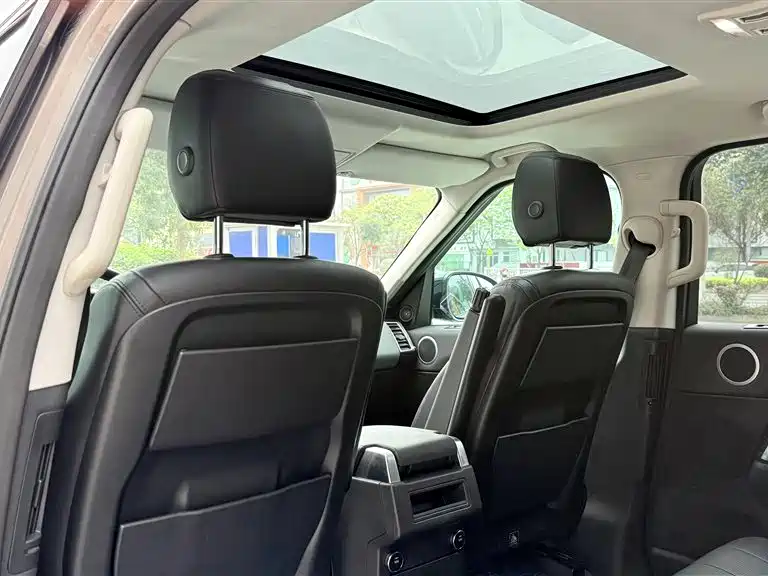 Land Rover Discovery 2017 3.0 SC V6 S фото 12