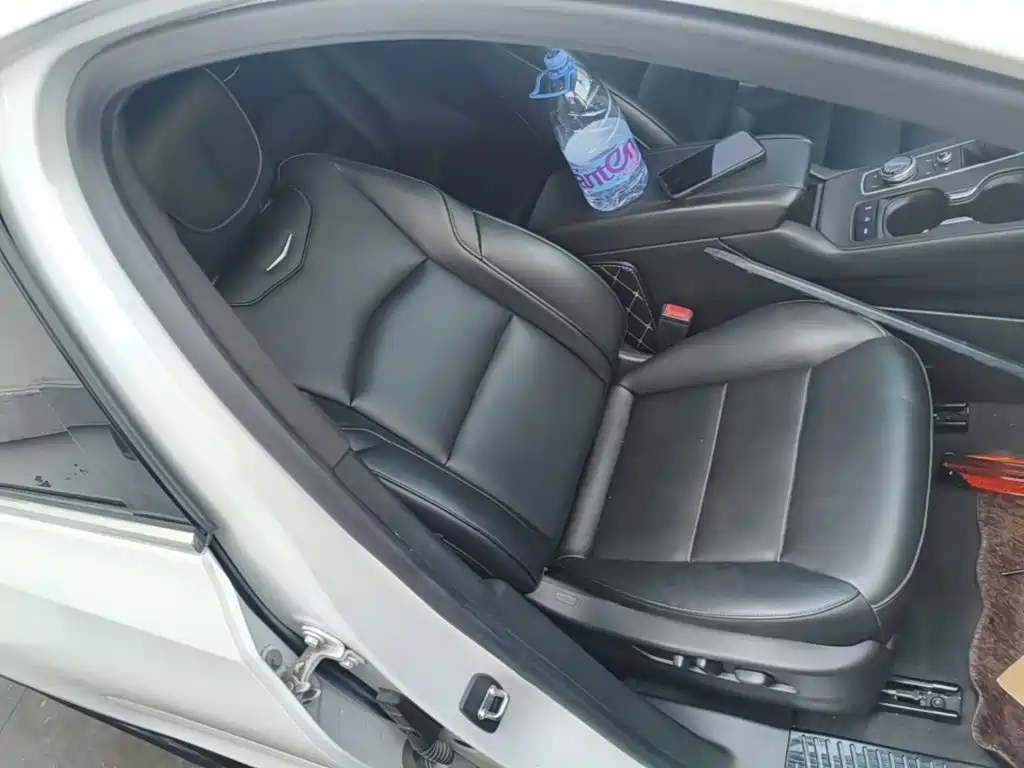 Фото 25 - Cadillac XT4