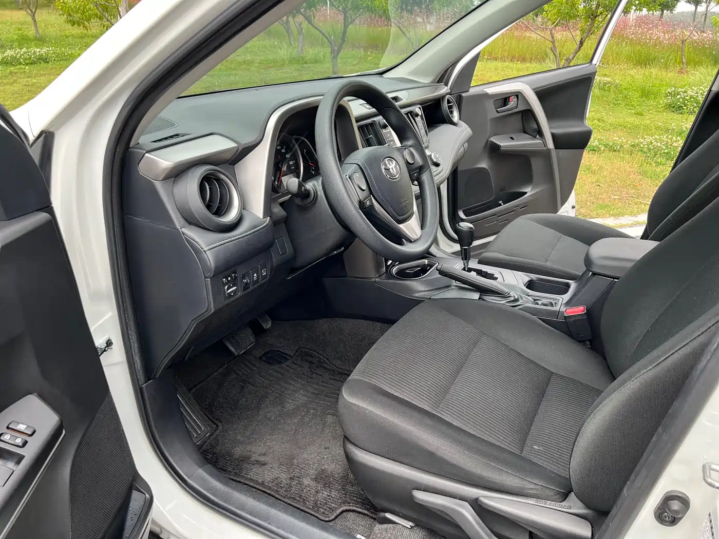 Toyota RAV4 Rongfang 2016 2.0L CVT 2WD Comfort (China V) фото 9