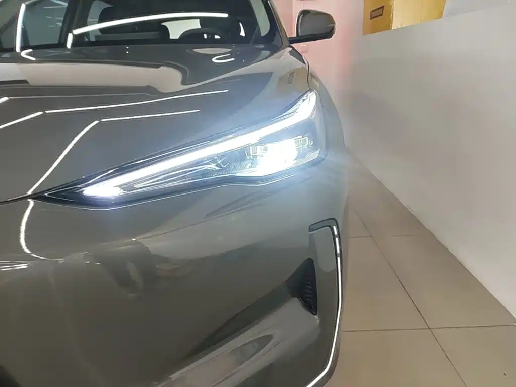Фото 24 - Geely Galaxy Galaxy E5