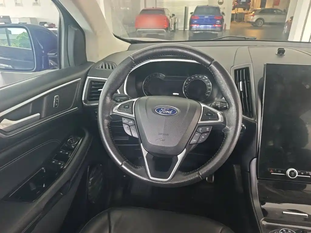 Фото 17 - Ford Edge