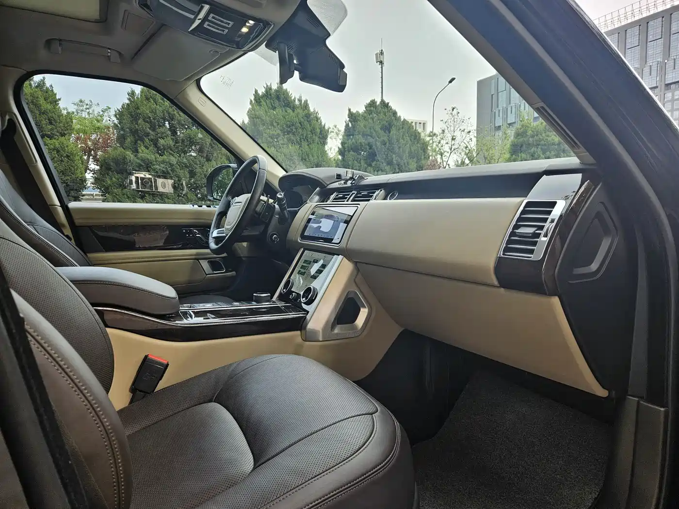 Land Rover Range Rover 2021 3.0 L6 Heritage Extended Classic Edition фото 9