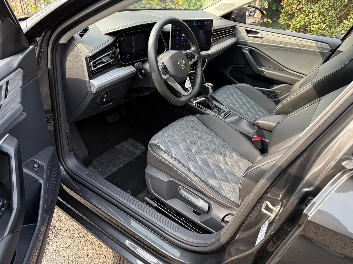 Volkswagen Sagitar 2023 280TSI DSG Surpass Plus Edition фото 4