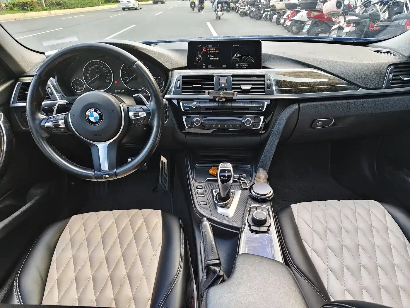 BMW 3 Series 2017 330Li M Sport фото 8