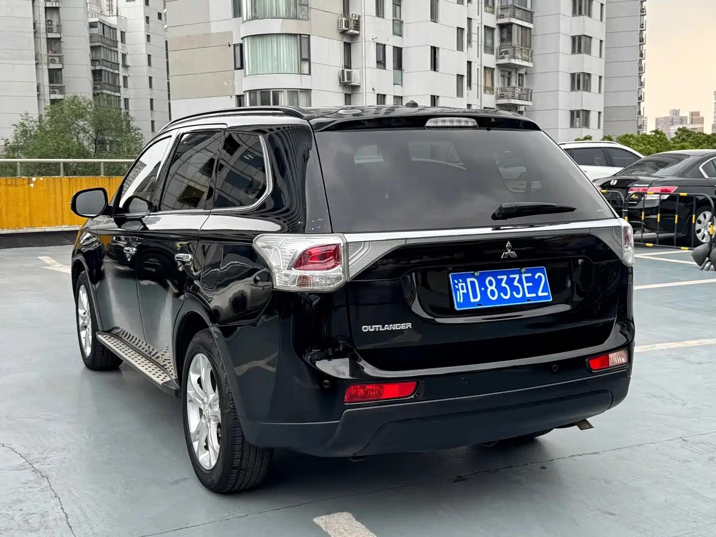 Mitsubishi Outlander (Import) 2014 2.4L 4WD Luxury Value Edition 7-seater фото 3