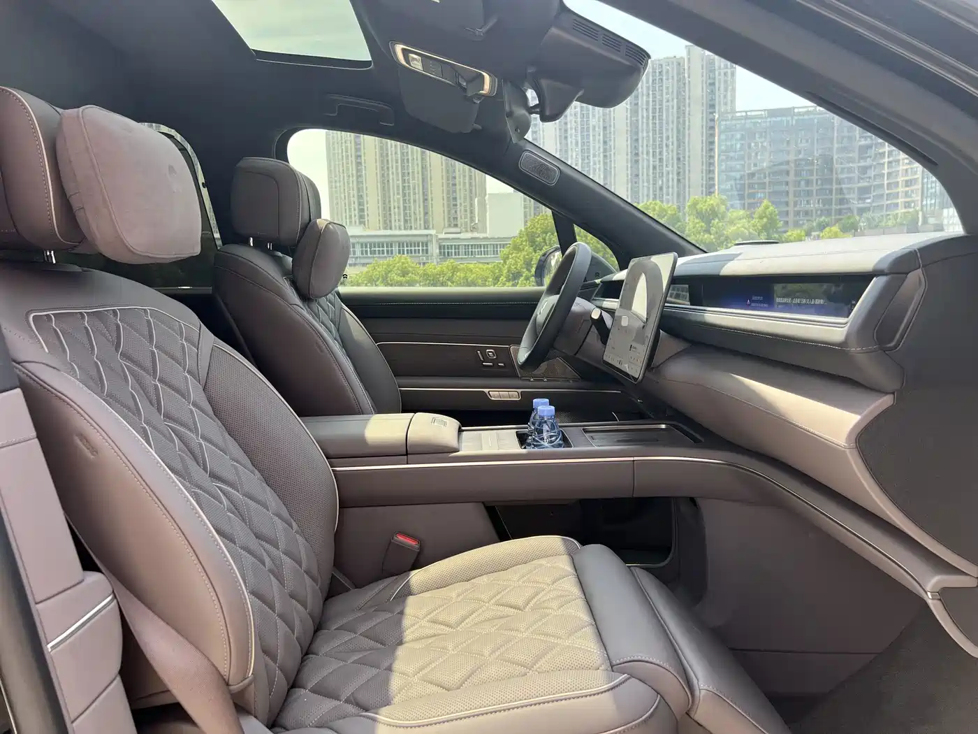 NIO ES8 2026 2025 Model 6-Seat Executive Luxury Edition
