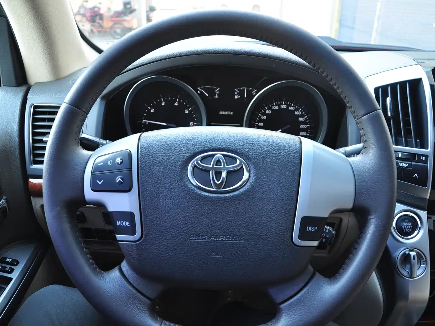 Toyota Land Cruiser 2012 4.6L Automatic VX фото 10