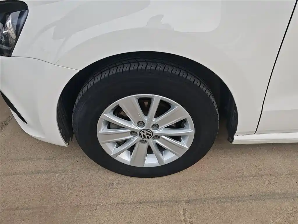 Volkswagen Polo 2016 1.4L Automatic Trend фото 23