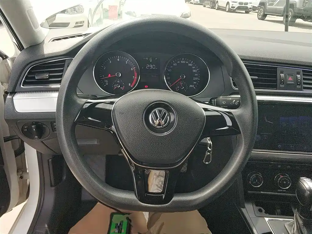 Volkswagen Lamando 2015 230TSI DSG Style фото 11