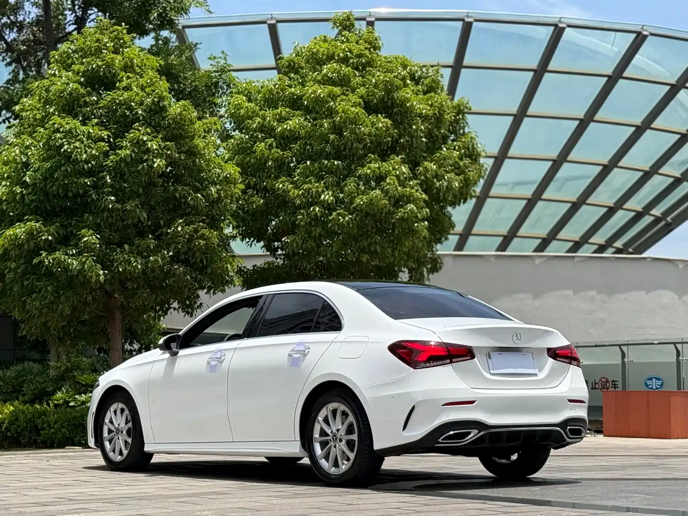 Mercedes-Benz A-Class 2021 A 200 L Sport Sedan Fashion Edition фото 9