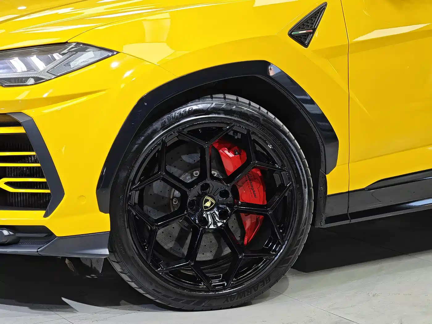 Фото 3 - Lamborghini Urus