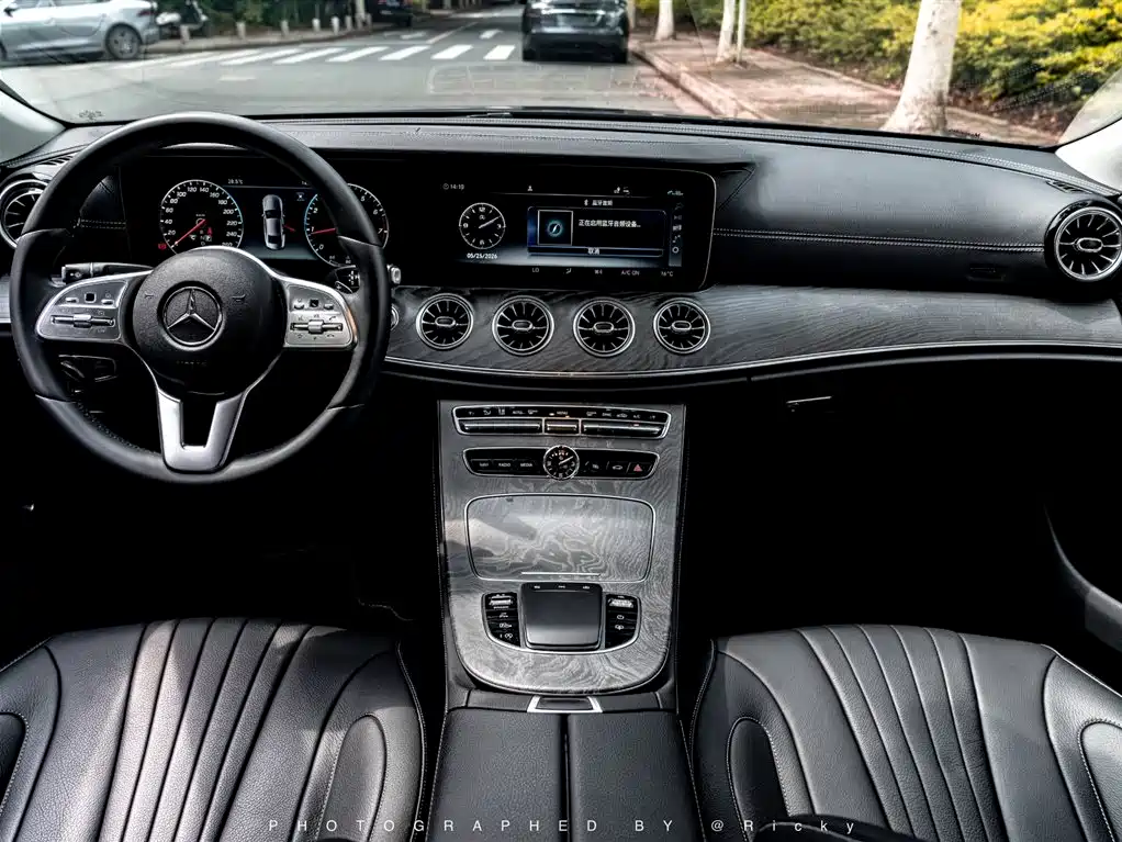 Mercedes-Benz CLS 2018 CLS 300 Luxury фото 3