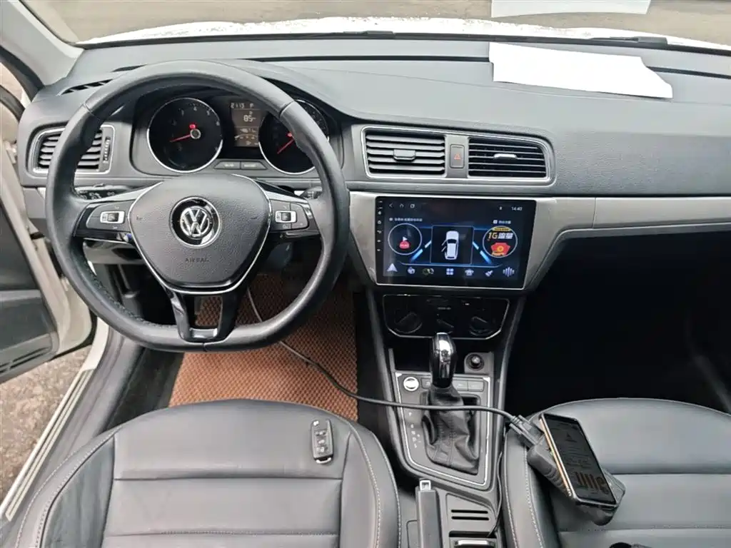 Volkswagen Lavida 2017 1.6L Automatic Comfort Edition фото 10