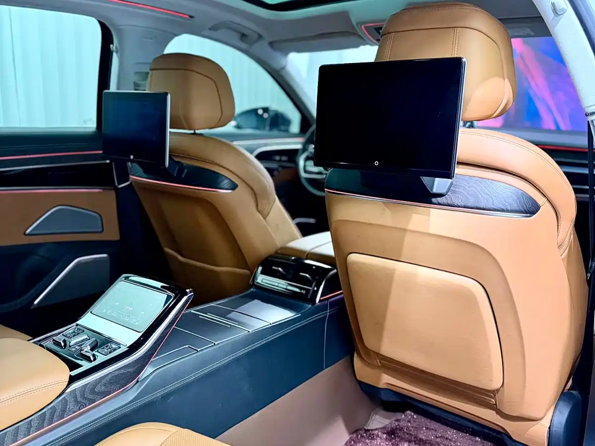 Photo 16 - Audi A8