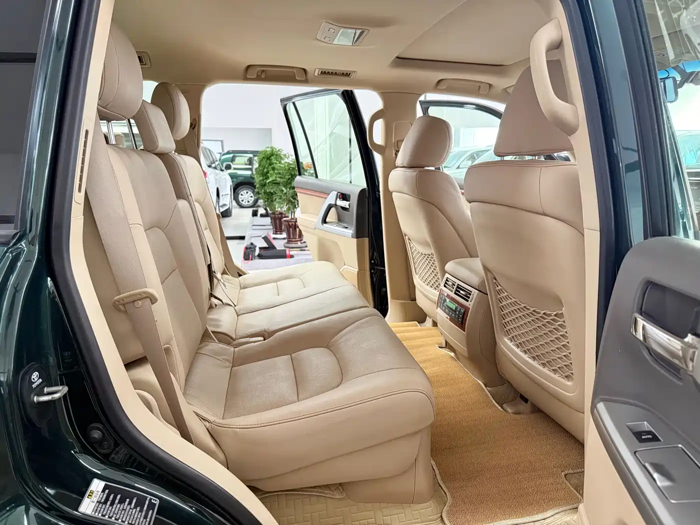 Toyota Land Cruiser 2012 4.0L Automatic VX фото 14