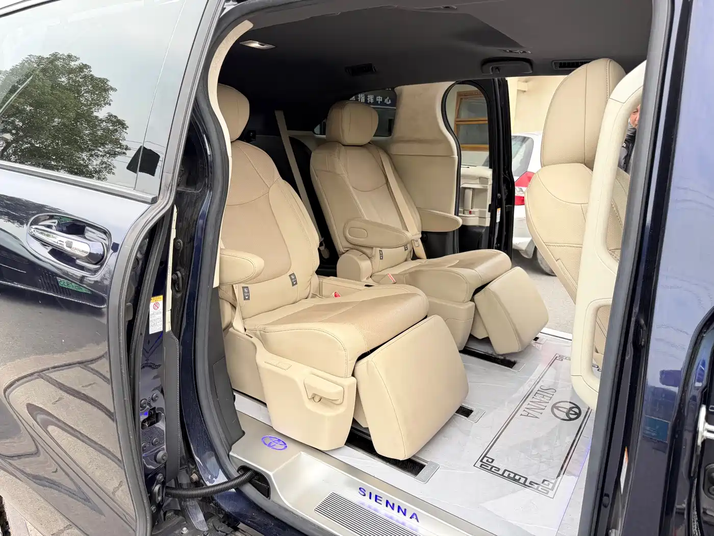 Toyota Sienna 2021 2.5L Hybrid Premium Edition фото 5