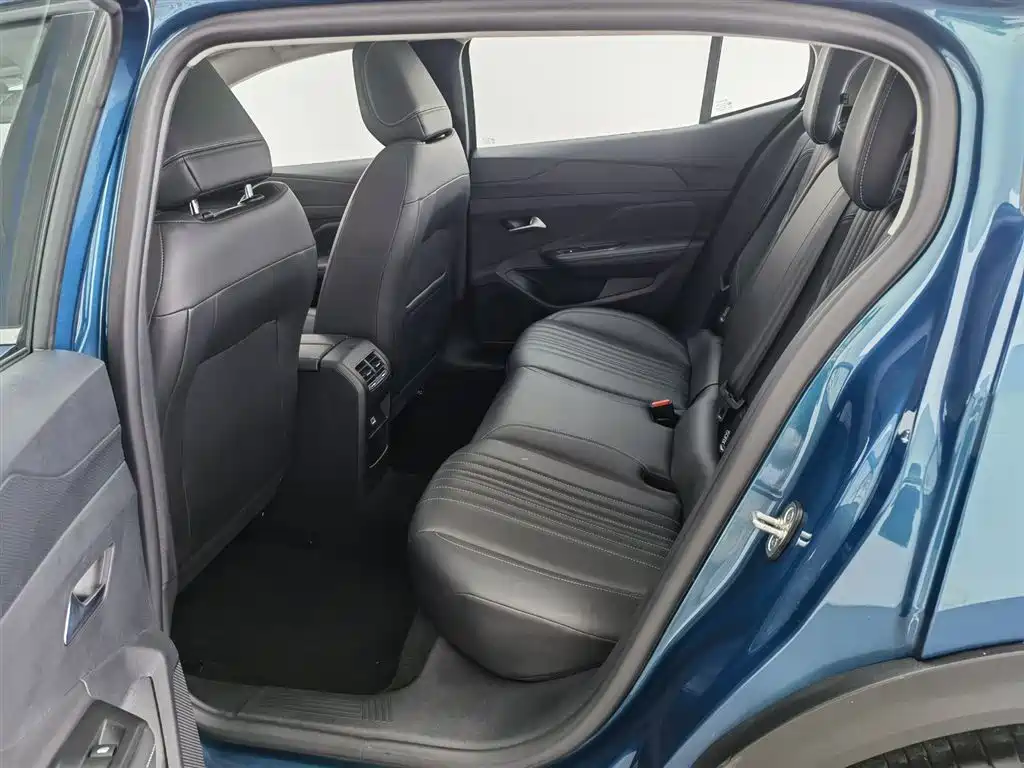 Peugeot 408X 2023 Gravity Edition фото 15